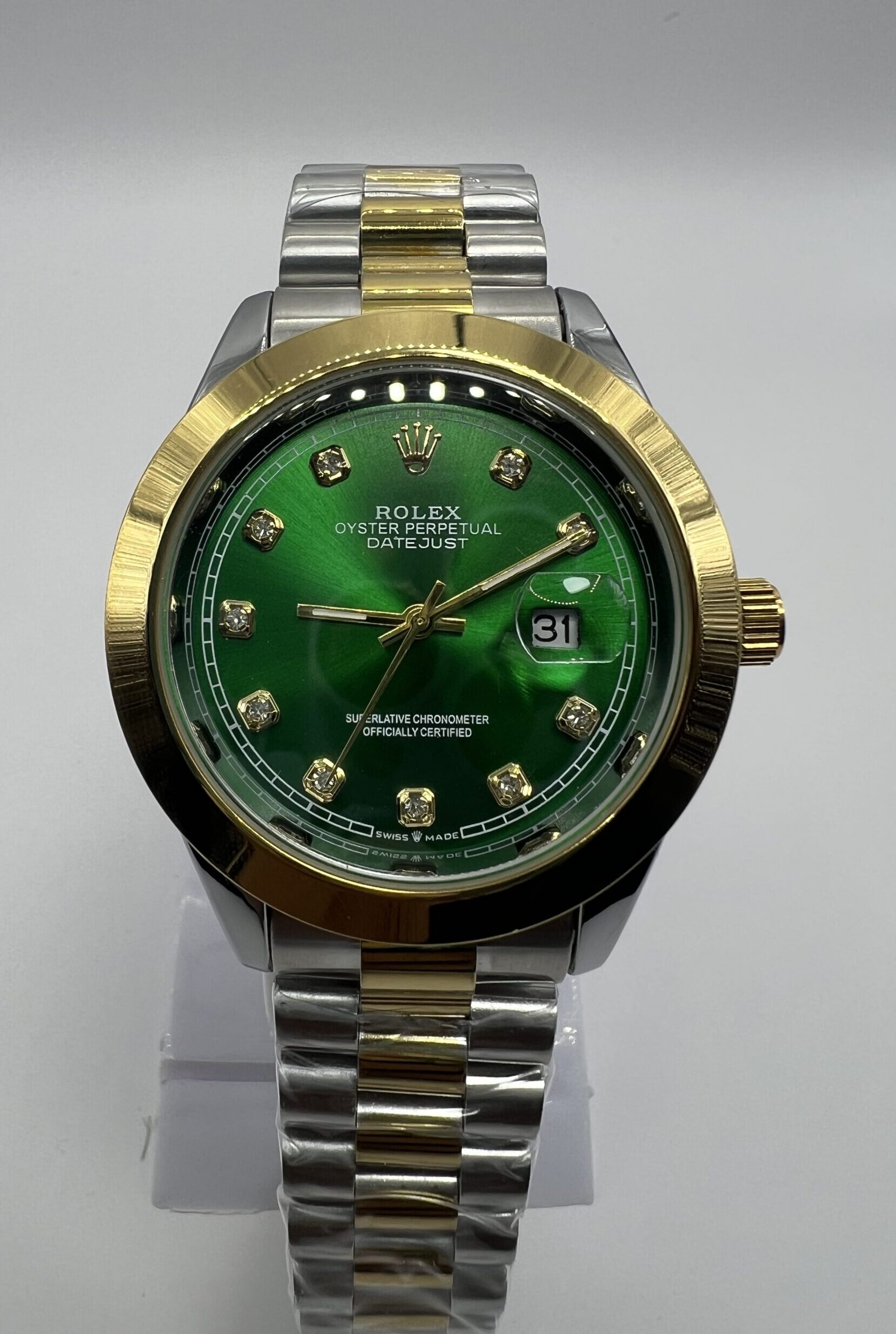 IMG_4142 Luxury Two-Tone Datejust Watch with Green Dial – Gold & Silver Stainless Steel Timepiece - Image 1